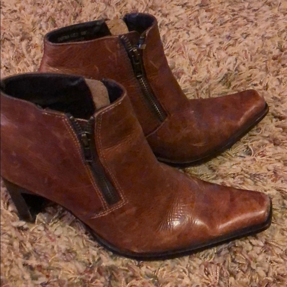 Vintage Steve Madden brown leather heeled booties